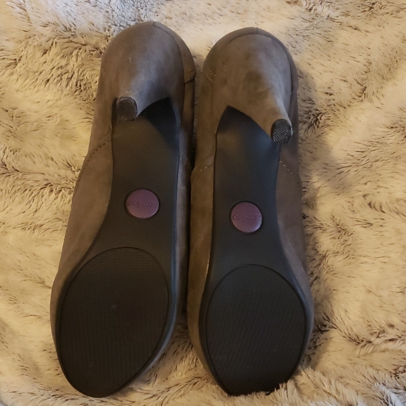 New beautiful suede grey heels! - Picture 3 of 5